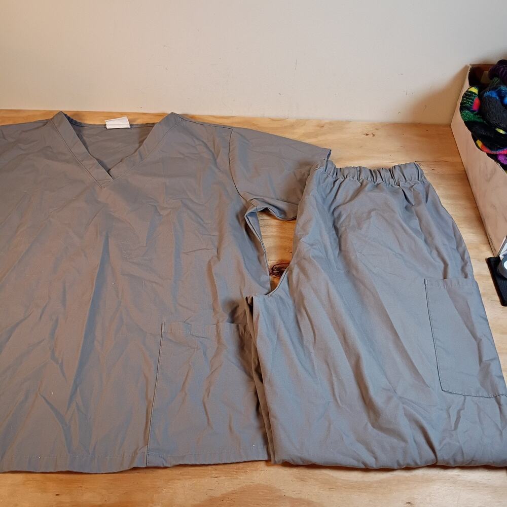 Strictly Scrubs Set Mens Womens Size XL Gray V-Neck Top Drawstring Pants Unisex